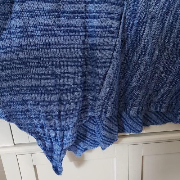 Democracy Women's Two Tone Blue Reverse Hem Tunic Spring Sweater Size Large - Picture 4 of 5